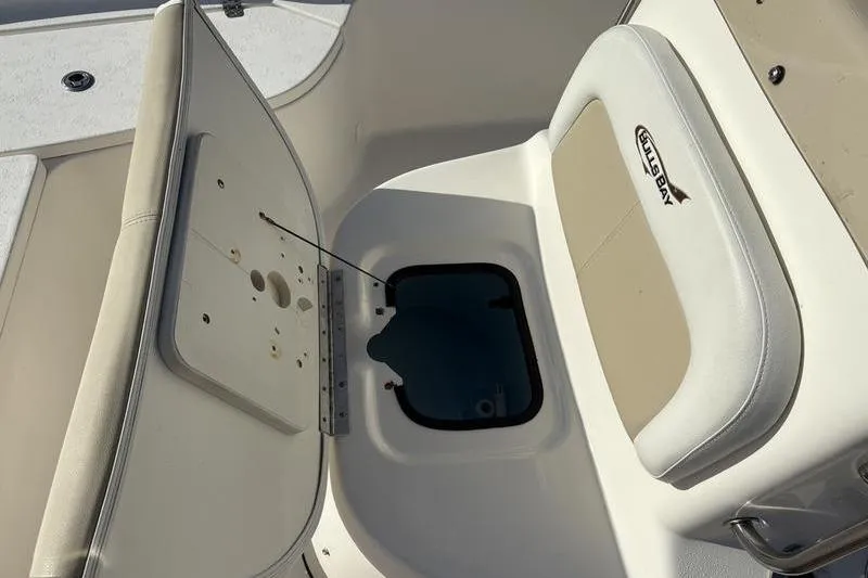 Slide: The Image of Bulls Bay 2000 boat seat with storage compartment, 2025 model. - 21