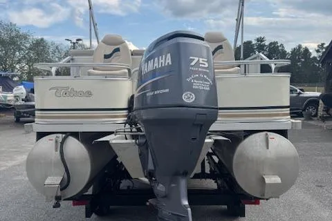 Slide: The Image of 2005 Tahoe Fish-N-Fun 22 pontoon boat with Yamaha 75 outboard motor. - 5