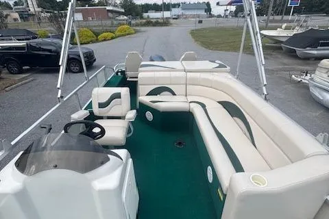 Slide: The Image of 2005 Tahoe Fish-N-Fun 22 pontoon boat with spacious seating and green carpet. - 8