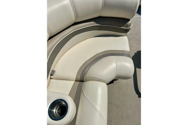 Slide: The Image of Cream leather seating with cup holder on 2006 Bennington 2250 RL boat. - 11