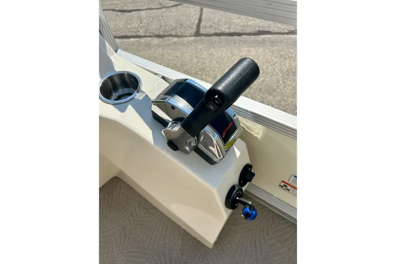 Slide: The Image of Throttle control of 2006 Bennington 2250 RL boat with cup holder. - 31