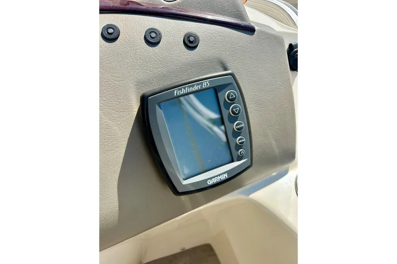 Slide: The Image of Garmin Fishfinder 85 on 2006 Bennington 2250 RL boat dashboard. - 32