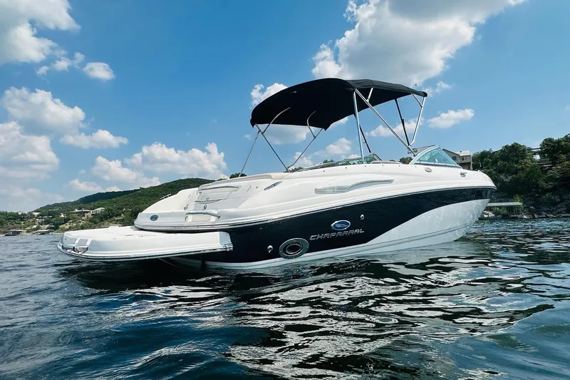 Slide: The Image of 2005 Chaparral 220 SSi boat on water, sunny day, blue sky, white clouds. - 3