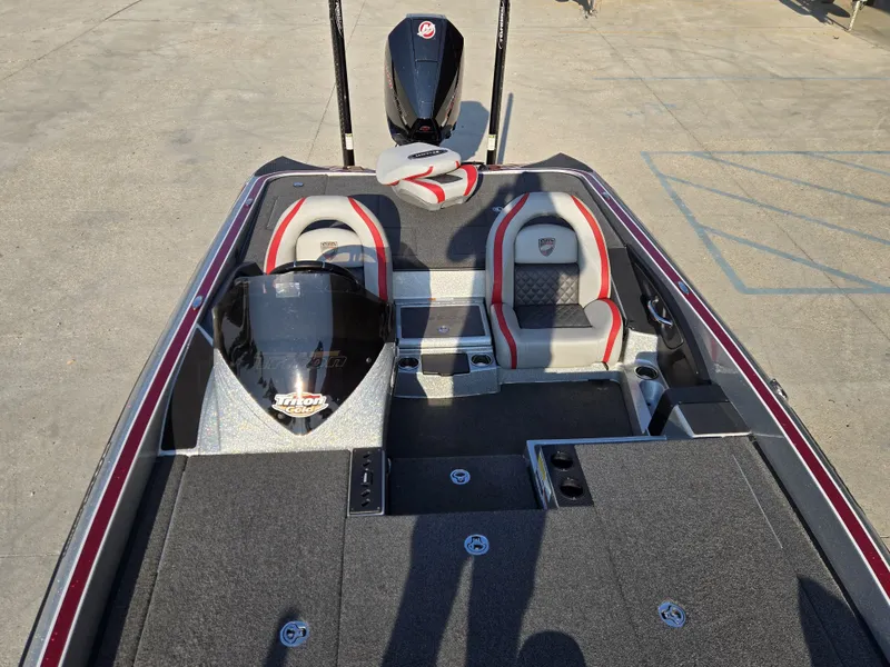 Slide: The Image of Triton 20 TrX Patriot 2021 - 11