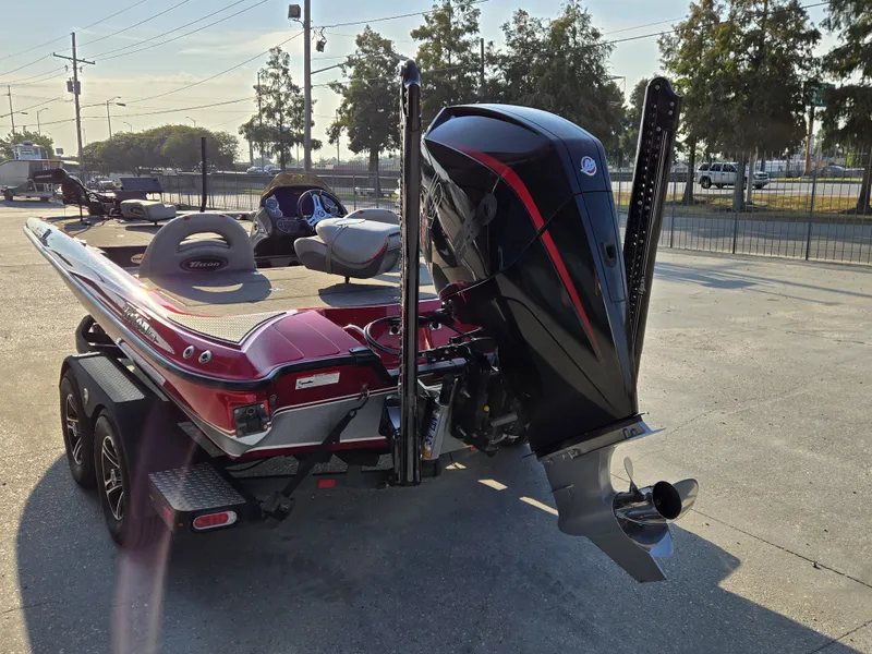 Slide: The Image of Triton 20 TrX Patriot 2021 - 3