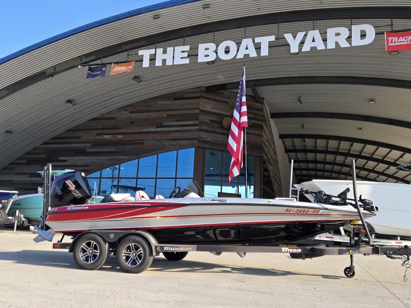 Slide: The Image of Triton 20 TrX Patriot 2021 - 4