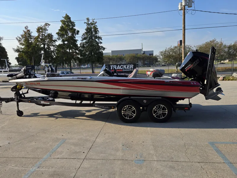 Slide: The Image of Triton 20 TrX Patriot 2021 - 6