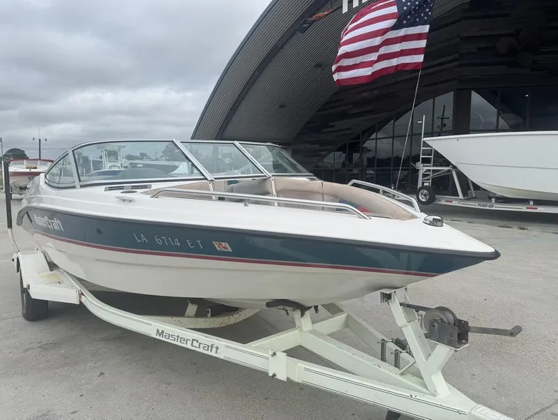 Slide: The Image of MasterCraft 200V 1995 - 11