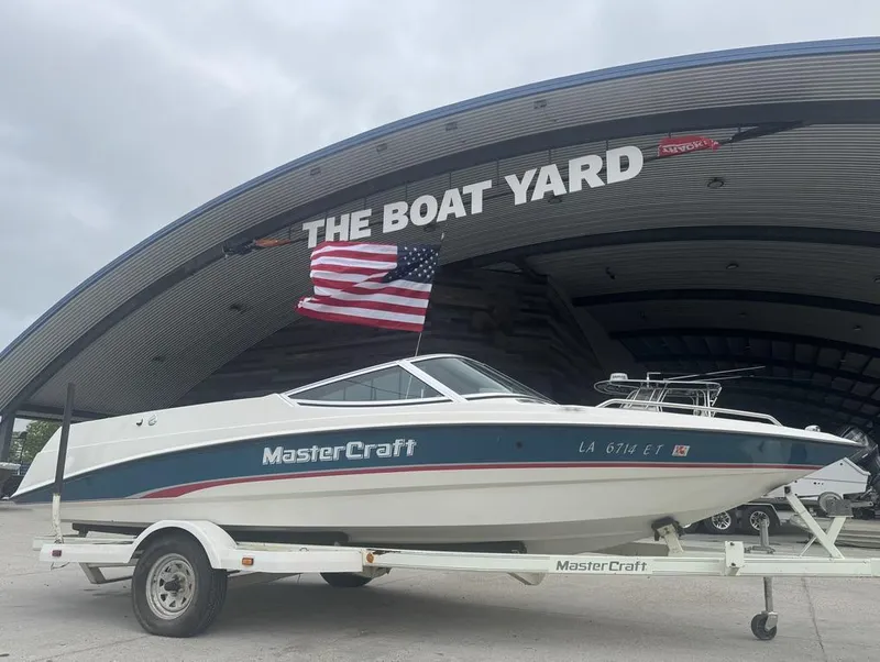 Slide: The Image of MasterCraft 200V 1995 - 12