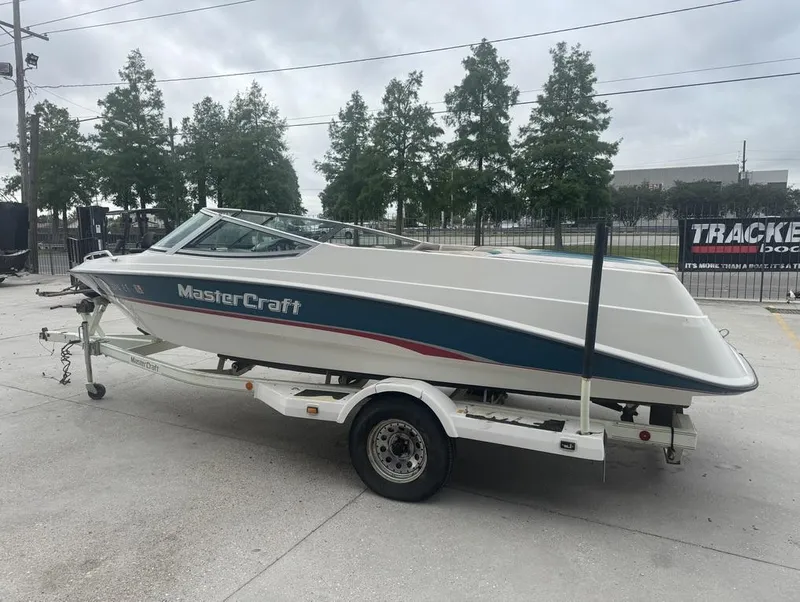 Slide: The Image of MasterCraft 200V 1995 - 9