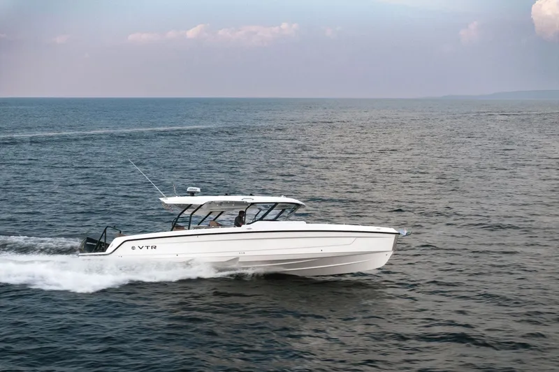 Slide: The Image of Cruisers 38 VTR 2026 - 39