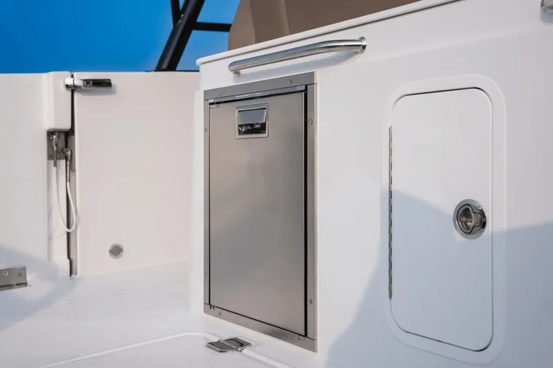 Slide: The Image of Cruisers Yachts 38 VTR 2026 - 12