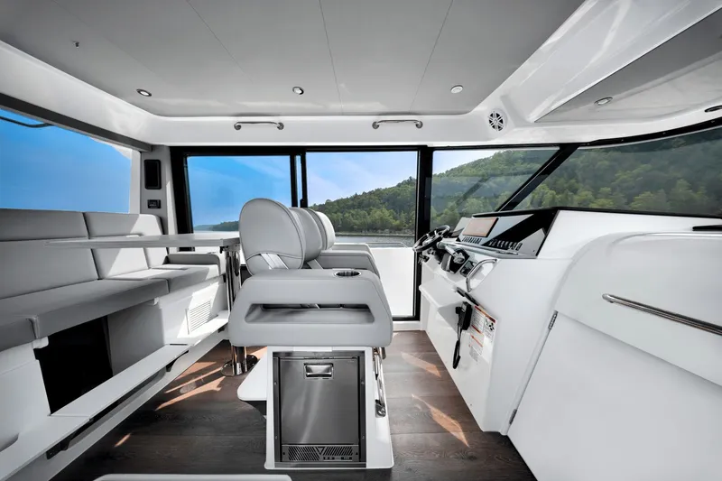 Slide: The Image of Cruisers Yachts 38 VTR EC 2026 - 10