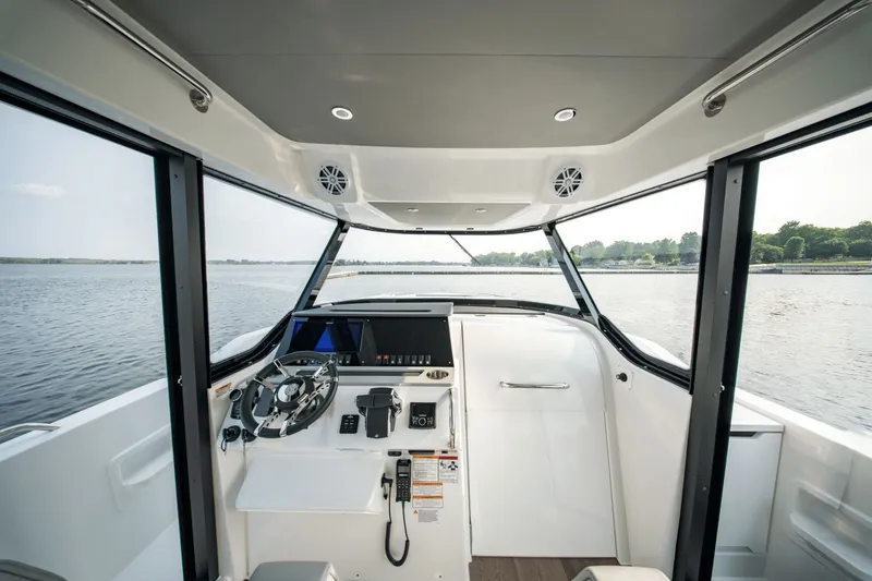 Slide: The Image of Cruisers Yachts 38 VTR EC 2026 - 13