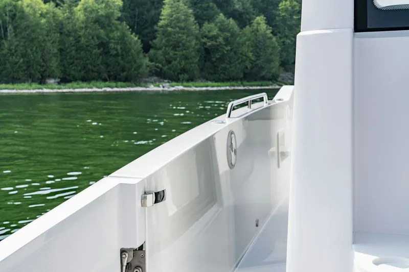 Slide: The Image of Cruisers Yachts 38 VTR EC 2026 - 18