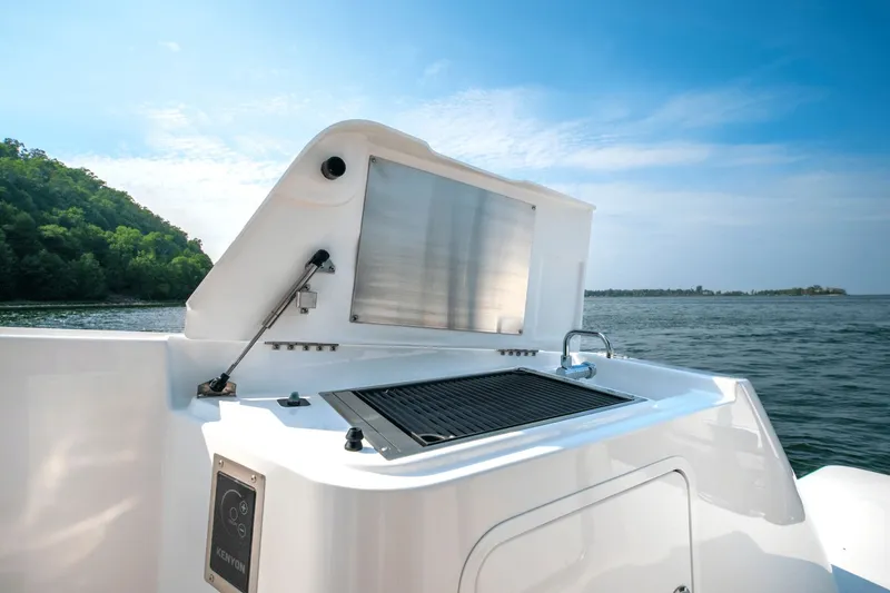 Slide: The Image of Cruisers Yachts 38 VTR EC 2026 - 7