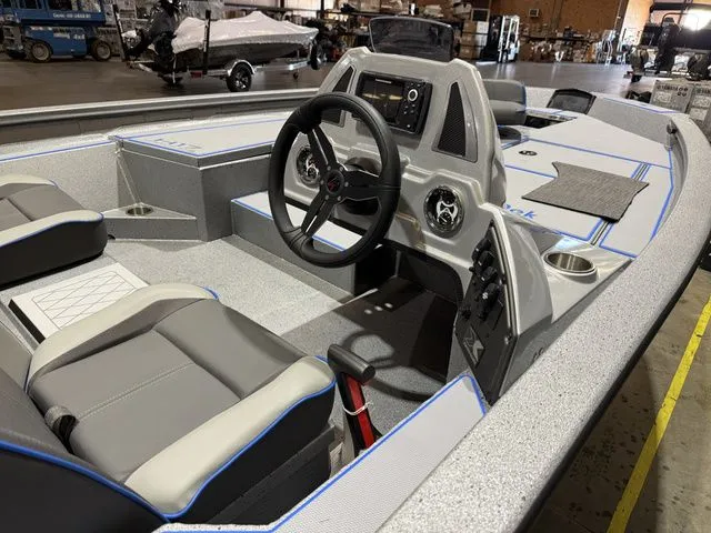 Slide: The Image of Xpress H17 W/Yamaha 90 "SHO" 2025 - 10