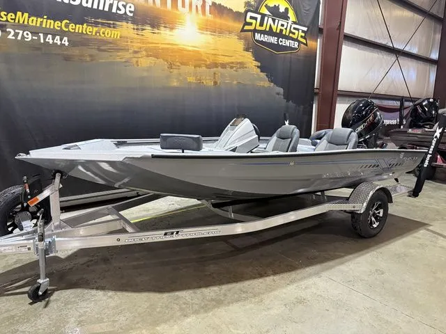 Slide: The Image of Xpress H17 W/Yamaha 90 "SHO" 2025 - 2