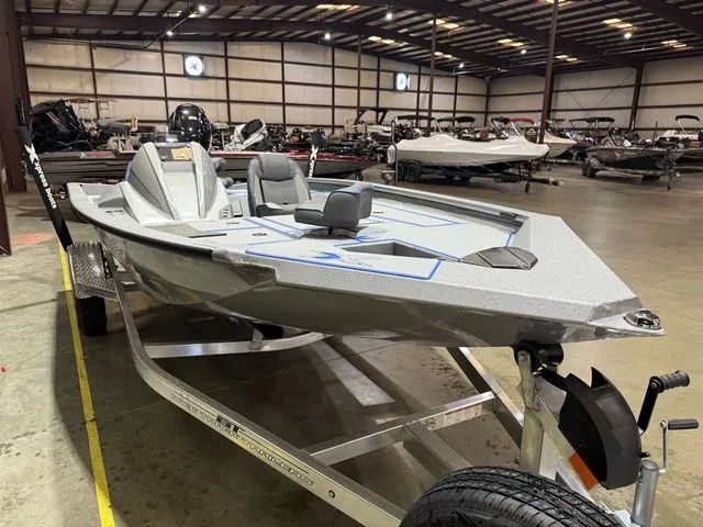 Slide: The Image of Xpress H17 W/Yamaha 90 "SHO" 2025 - 3