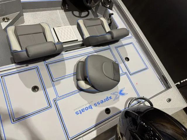 Slide: The Image of Xpress H17 W/Yamaha 90 "SHO" 2025 - 7