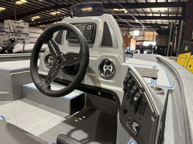 Slide: The Image of Xpress H17 W/Yamaha 90 "SHO" 2025 - 9