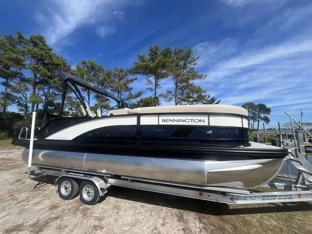 The Image of Bennington M L-Bench 22 ML 2026 - 1