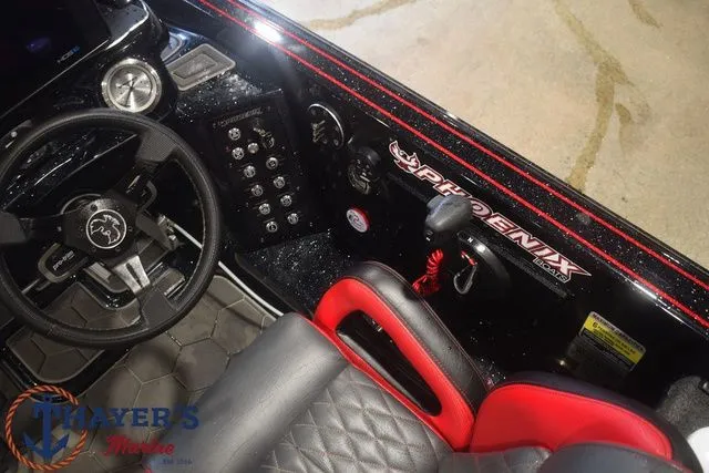 Slide: The Image of Phoenix Bass Boats 21 XE 2025 - 10