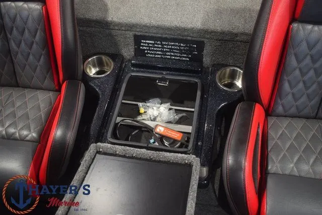 Slide: The Image of Phoenix Bass Boats 21 XE 2025 - 19