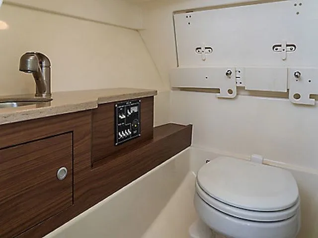 Slide: The Image of Boston Whaler 280 Vantage 2026 - 8