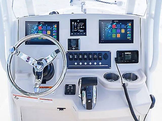 Slide: The Image of Boston Whaler 220 Dauntless 2026 - 3