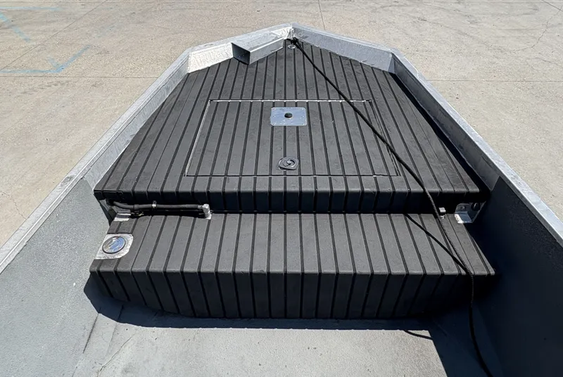 Slide: The Image of Aluminum Cruiser 19 2001 - 8