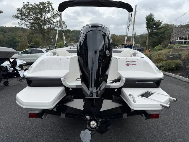 Slide: The Image of Bayliner Element E18 2026 - 4