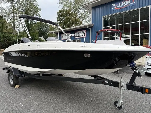 Slide: The Image of Bayliner Element E18 2026 - 8