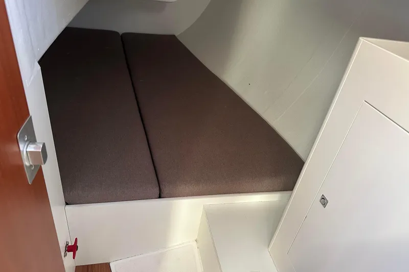 Slide: The Image of Large port aft quarter berth - 22