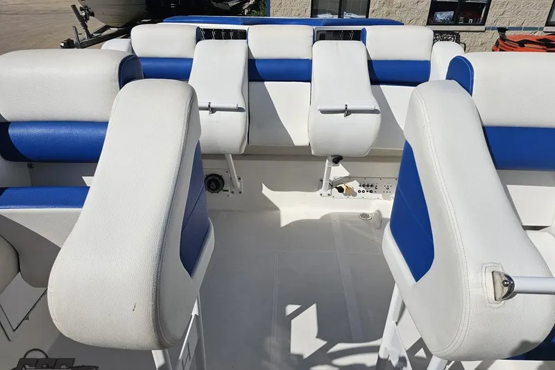 Slide: The Image of Interior of a 2002 Hustler 388 SLINGSHOT boat with blue and white seating. - 85