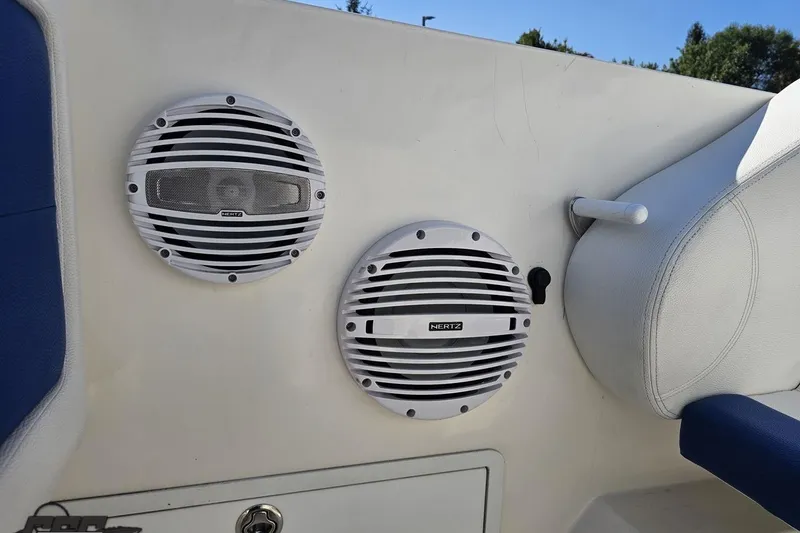 Slide: The Image of Interior of 2002 Hustler 388 SLINGSHOT with Hertz speakers and white upholstery. - 88