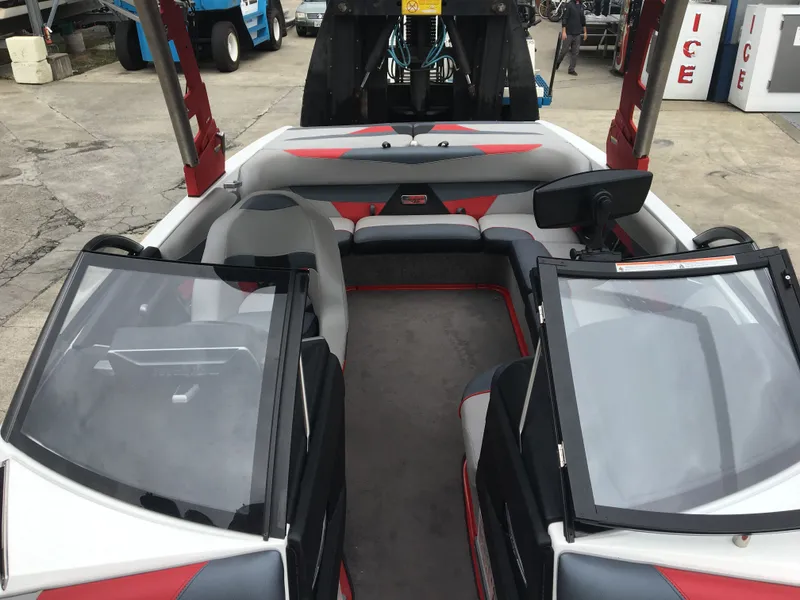 Slide: The Image of Malibu Wakesetter 22 VLX 2017 - 10