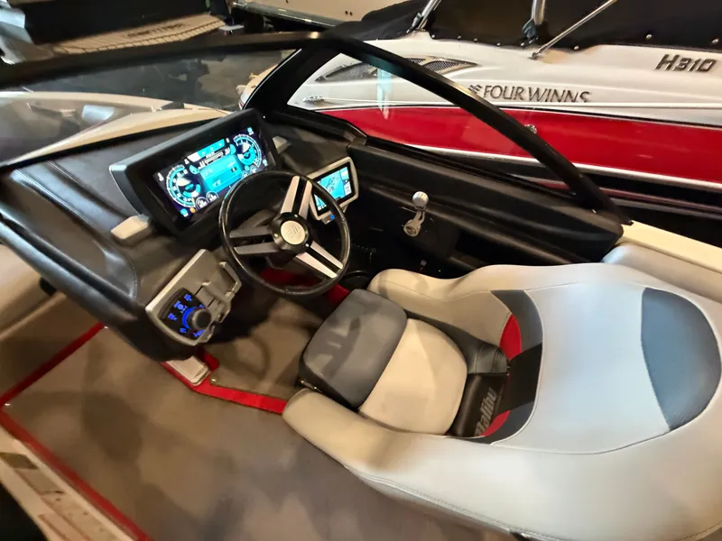 Slide: The Image of Malibu Wakesetter 22 VLX 2017 - 14