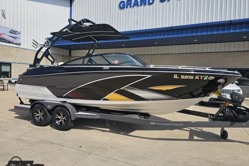 Slide: The Image of 2018 Monterey 238SS Super Sport boat on trailer outside dealership. - 5