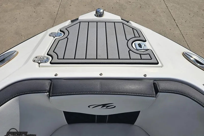 Slide: The Image of 2018 Monterey 238SS Super Sport boat bow with cushioned seating and deck hatch. - 66