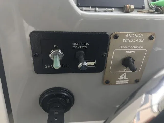 Slide: The Image of Bayliner 2359 Trophy Walkaround 2007 - 10