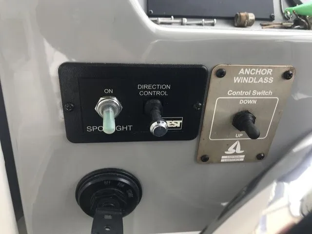 Slide: The Image of Bayliner 2359 Trophy Walkaround 2007 - 11