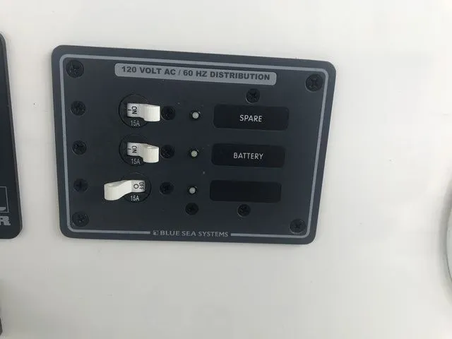 Slide: The Image of Bayliner 2359 Trophy Walkaround 2007 - 16