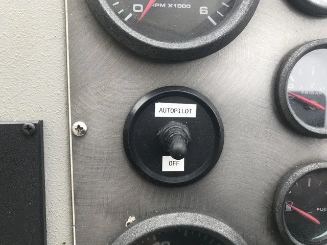 Slide: The Image of Bayliner 2359 Trophy Walkaround 2007 - 18