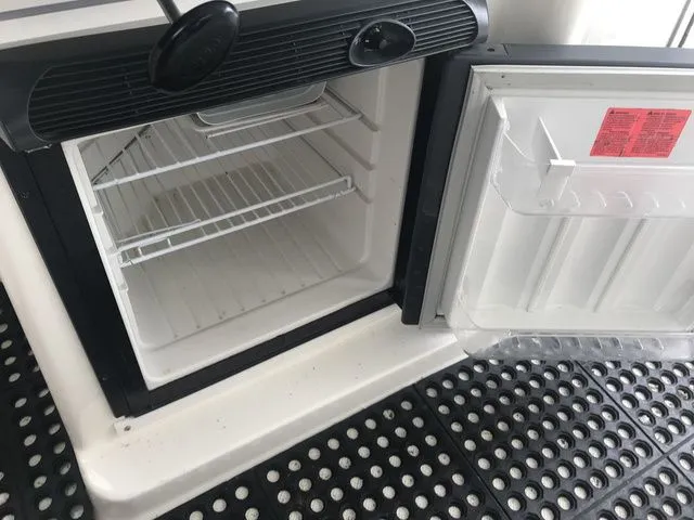 Slide: The Image of Bayliner 2359 Trophy Walkaround 2007 - 20