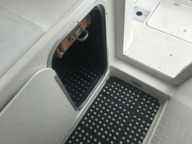 Slide: The Image of Bayliner 2359 Trophy Walkaround 2007 - 21