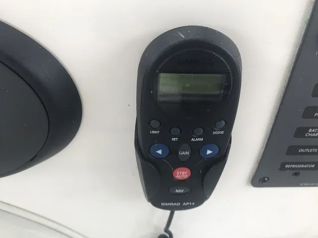 Slide: The Image of Bayliner 2359 Trophy Walkaround 2007 - 23