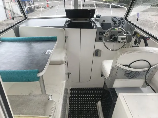 Slide: The Image of Bayliner 2359 Trophy Walkaround 2007 - 25