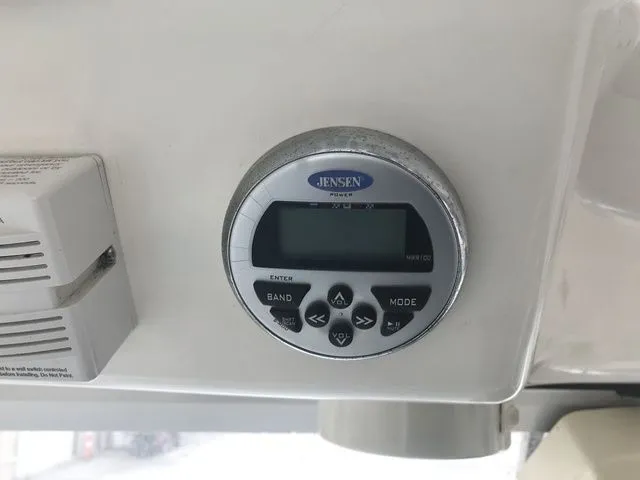 Slide: The Image of Bayliner 2359 Trophy Walkaround 2007 - 27