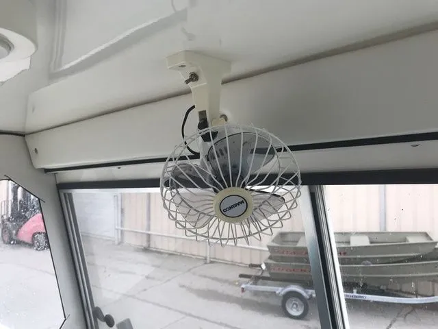 Slide: The Image of Bayliner 2359 Trophy Walkaround 2007 - 28